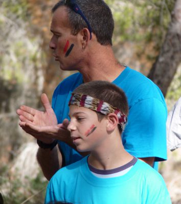 מסע בגרות ילד ומדריך מתוך מסע בגרות